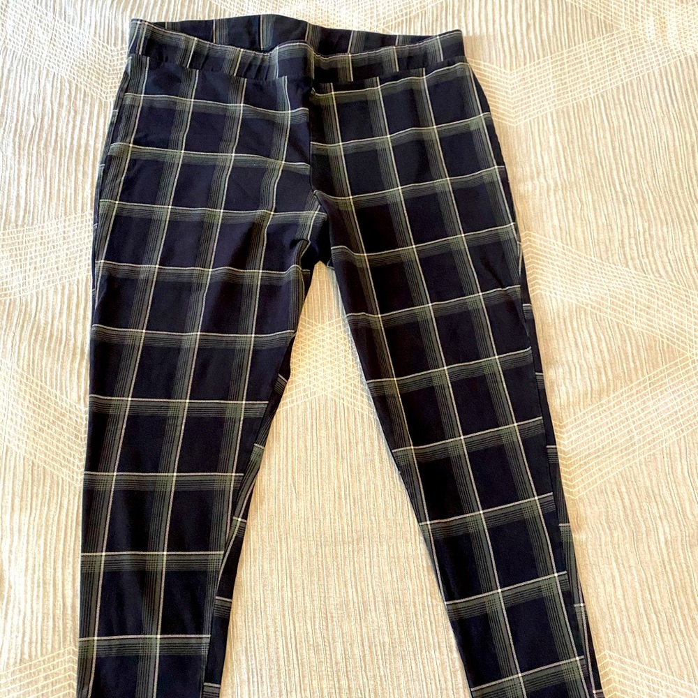 Torrid plus size 5 black and green plaid leggings